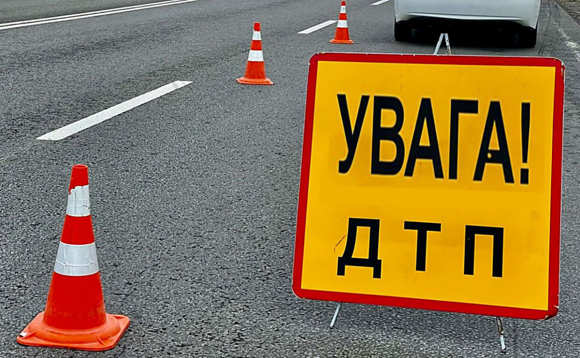 Не встиг загальмувати — у Запоріжжі сталася аварія за участі трьох авто (фото)