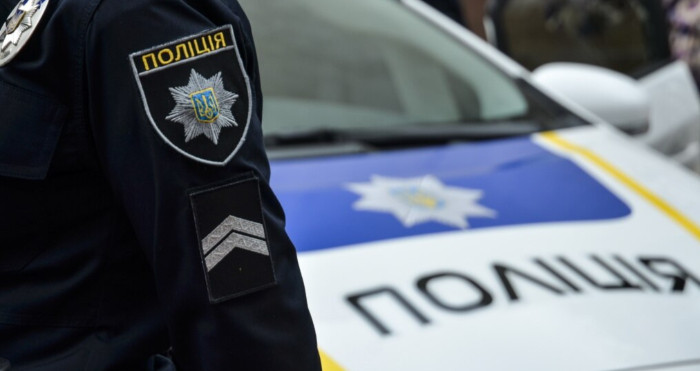 Поклав готівку в документи - у Запоріжжі перевірка водія на блокпості пішла не за планом (фото)