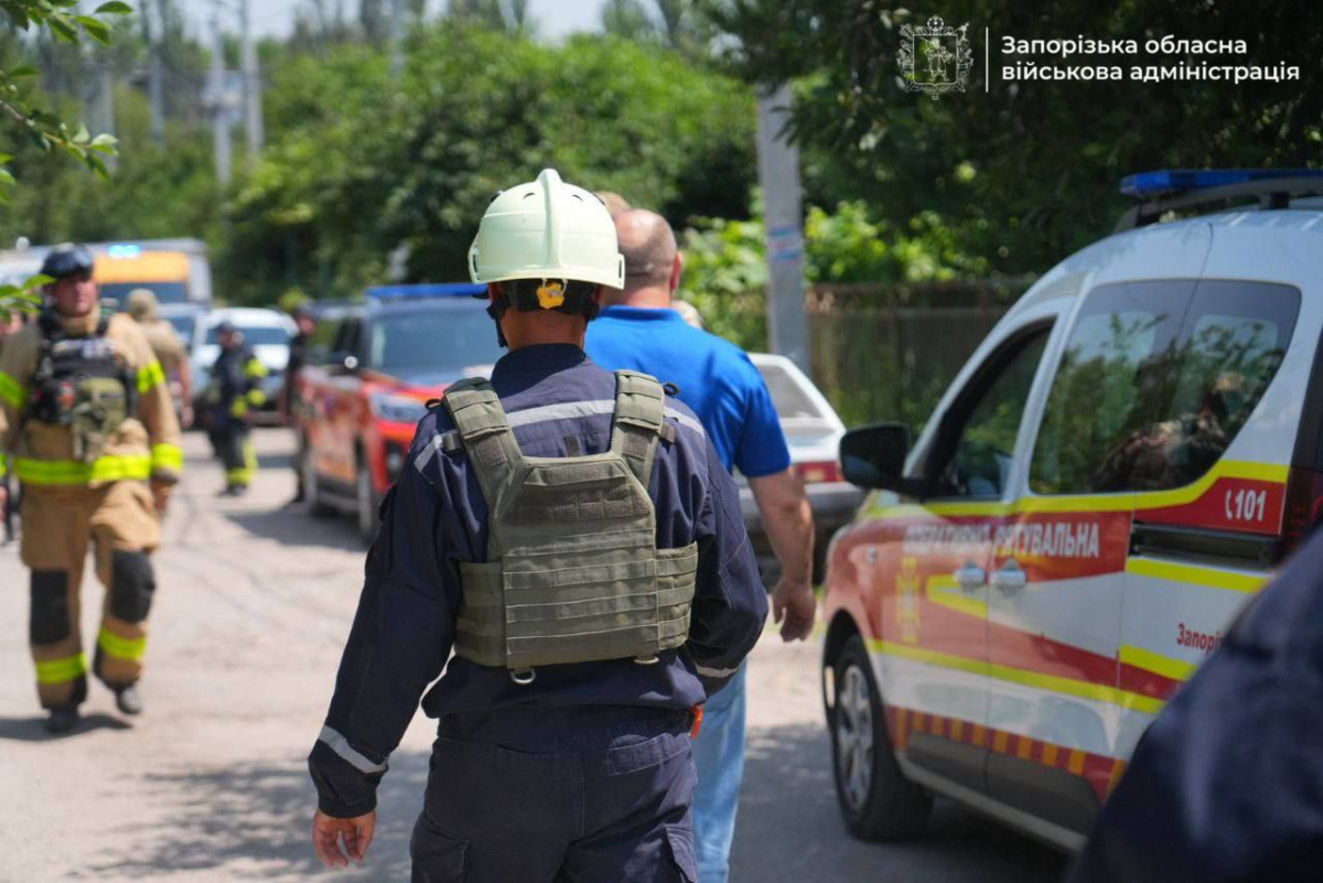Росіяни атакували Запоріжжя КАБами – дві жінки у важкому стані (фото, відео)
