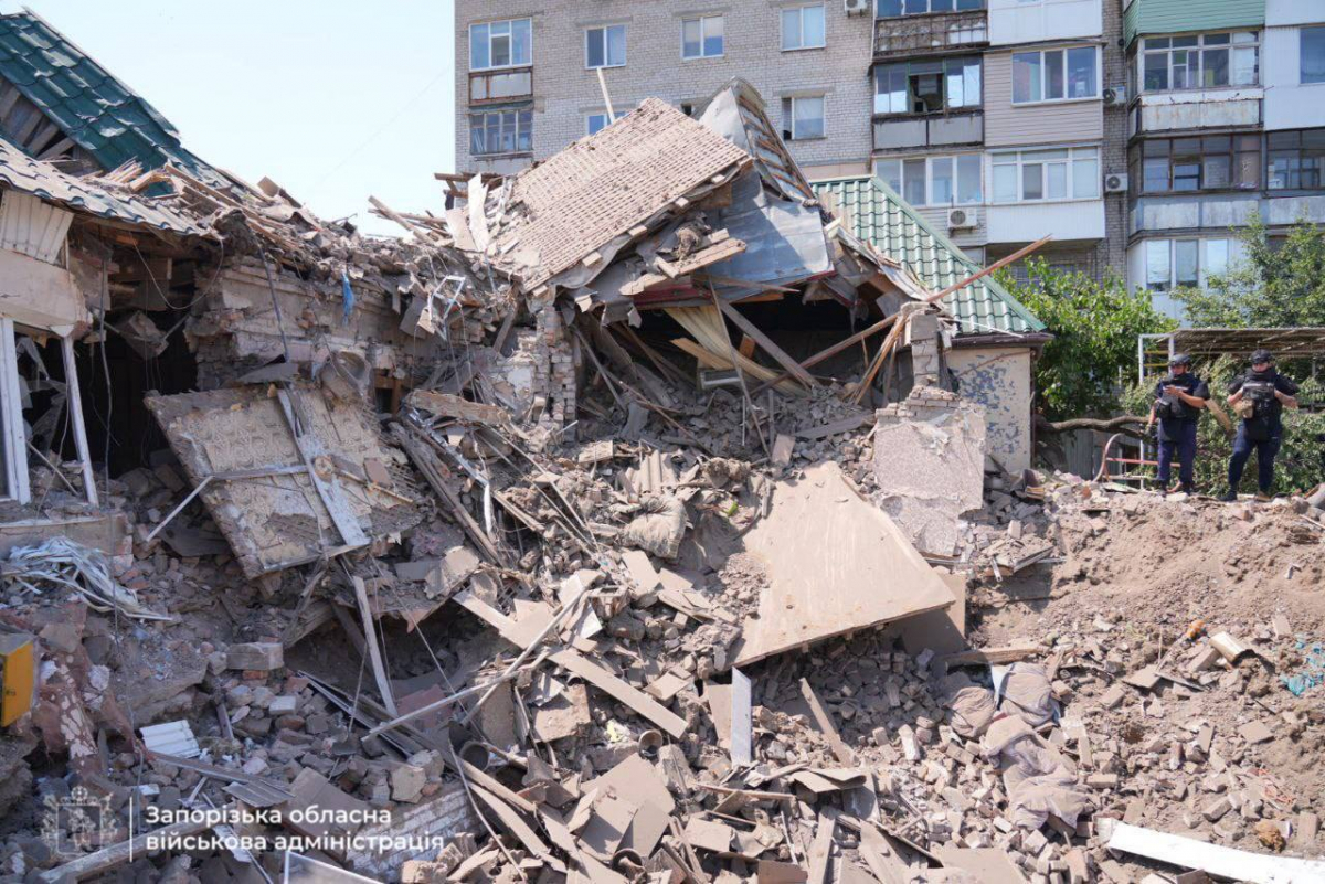 Росіяни атакували Запоріжжя КАБами – дві жінки у важкому стані (фото, відео)
