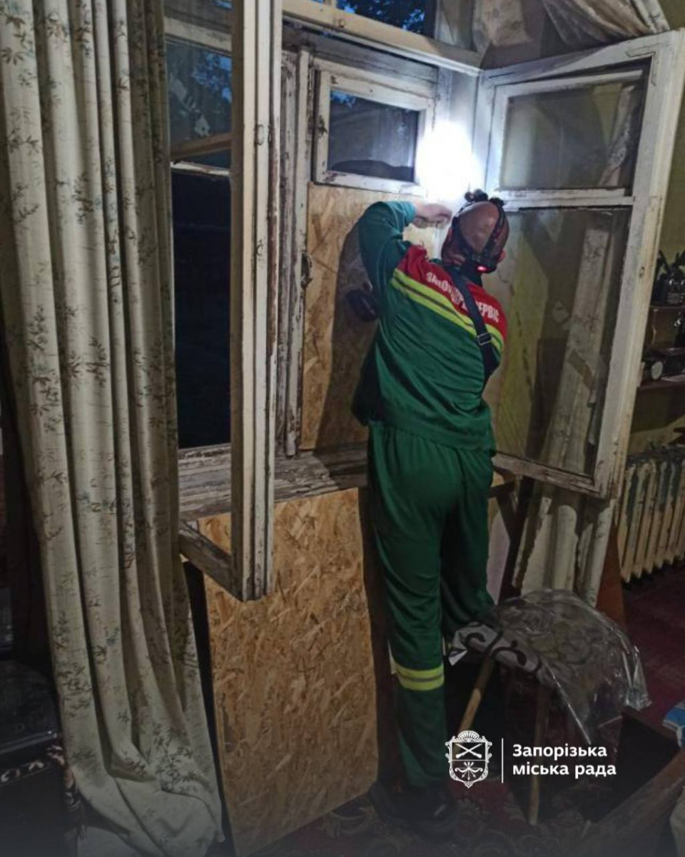 Росіяни вдарили по підприємствах — у Запоріжжі пошкоджено десятки будинків і гаражів (фото, відео)