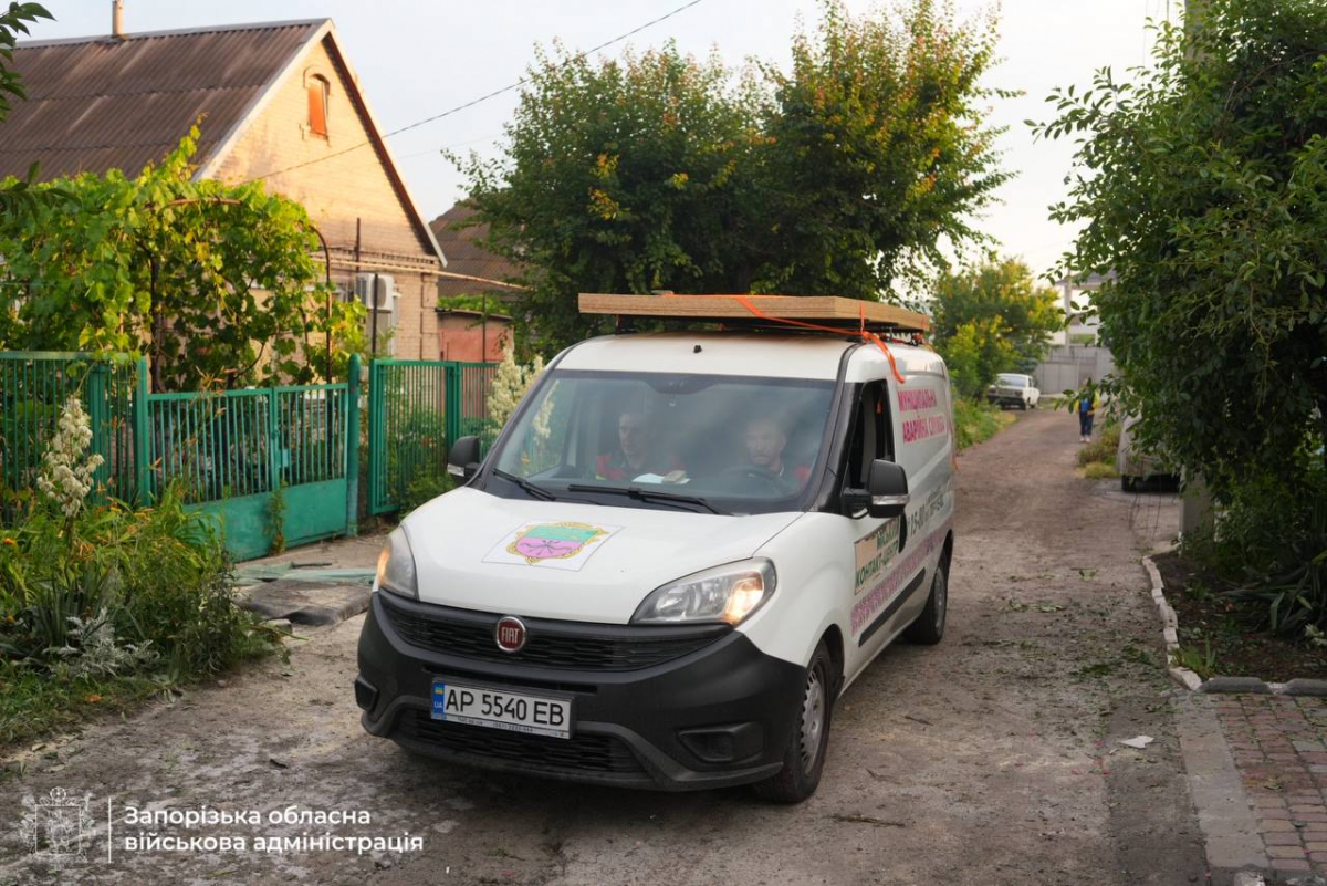 Росіяни вночі атакували Запоріжжя – поранені люди та пошкоджені приватні будинки (фото)