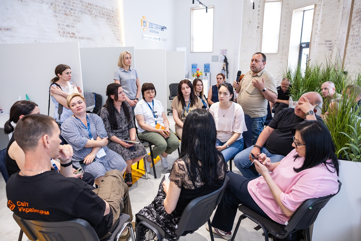 Щоденна підтримка - у Запоріжжі фахівці, що допомагають ветеранам повернутися до цивільного життя, обмінялися досвідом