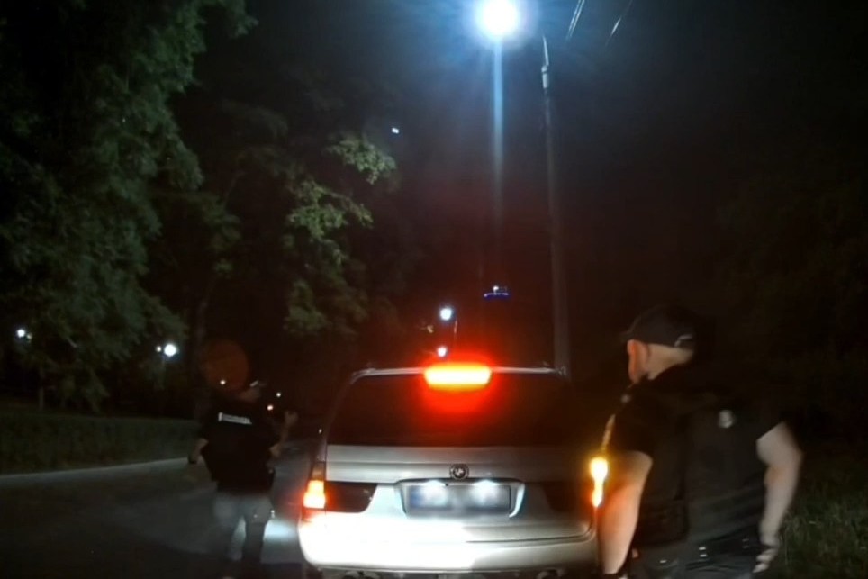 Шоу на асфальті не вийшло - у Запоріжжі водій виконував небезпечні маневри (фото, відео)
