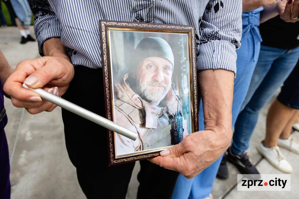 У Запоріжжі на Дереві Пам'яті додалось 80 дзвіночків з новими іменами загиблих Героїв - фото