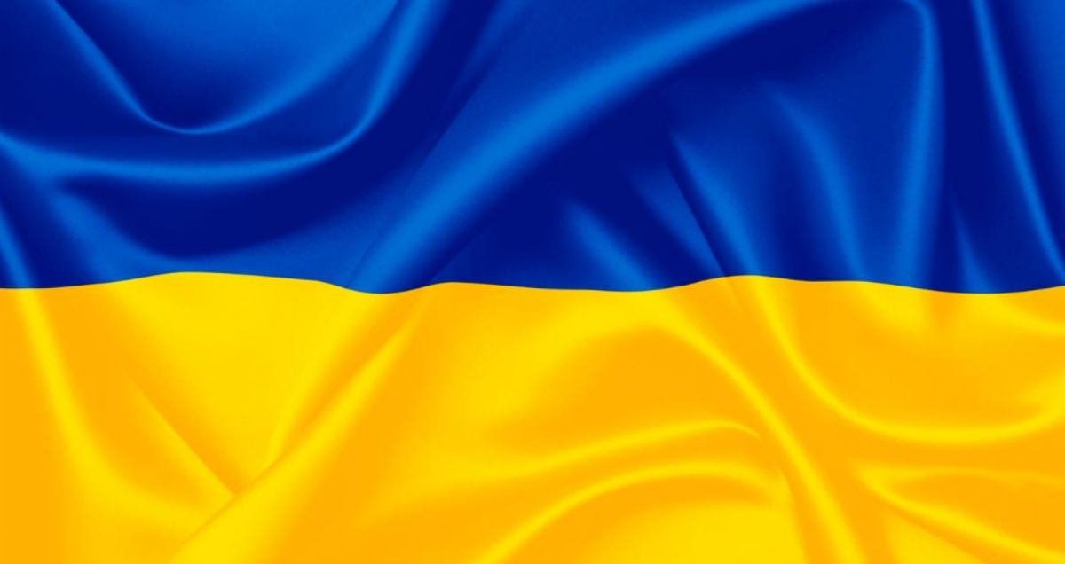 У Запоріжжі розшукують чоловіків, які полгумилися над українським прапором - подробиці від поліції