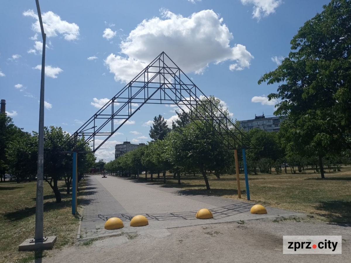 У запорізькому парку відновили фотозону, зіпсовану вандалами - як вона тепер виглядає (фото)