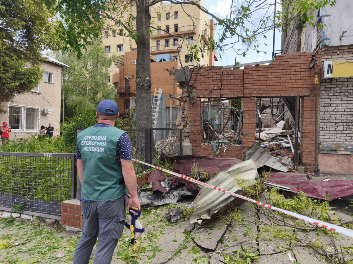 Уламки та вирви - в двох районах Запоріжжя зафіксували значне забруднення через ворожу атаку безпілотниками (фото)
