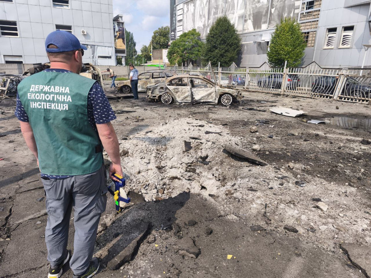 Уламки та вирви - в двох районах Запоріжжя зафіксували значне забруднення через ворожу атаку безпілотниками (фото)