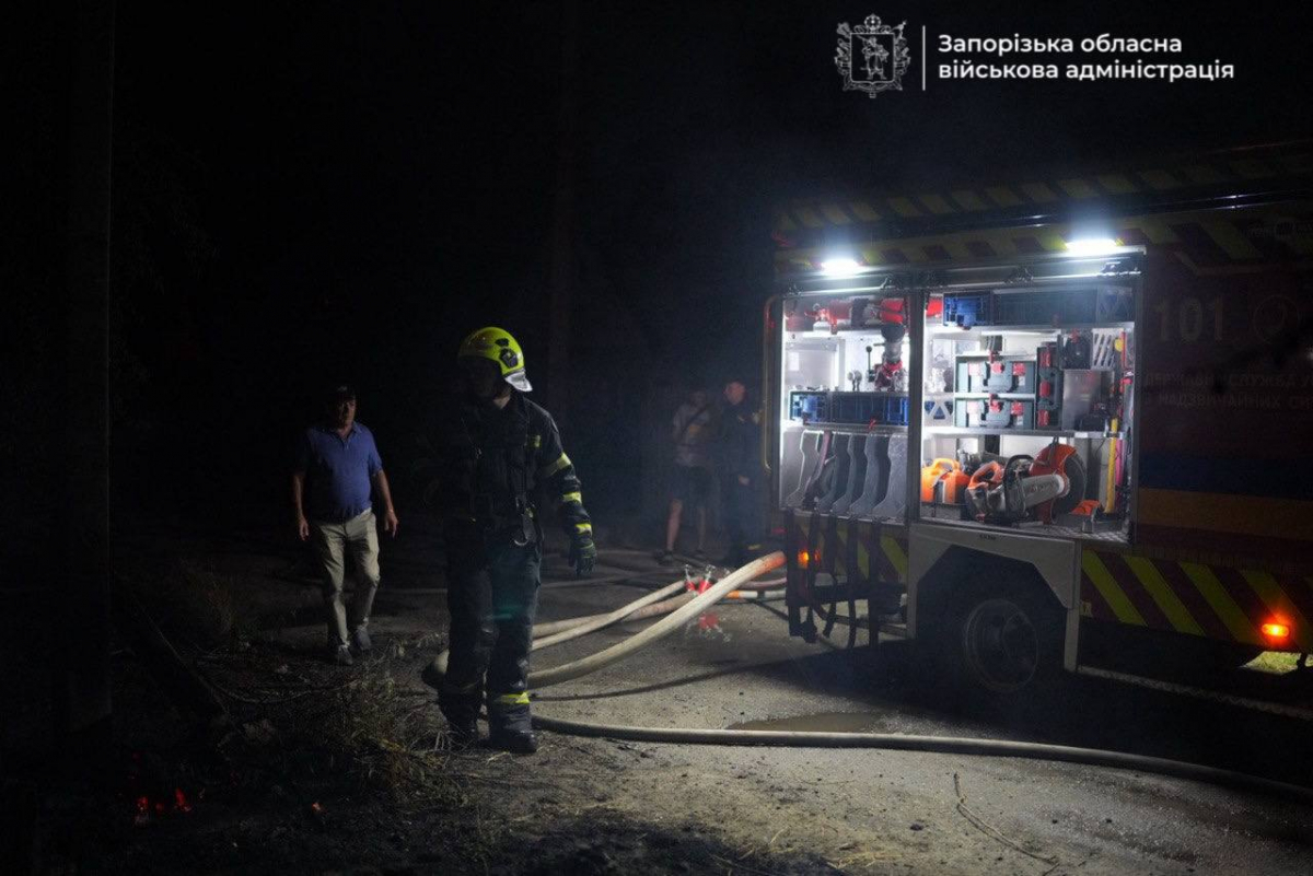 Вдарили по Запорізькому району - внаслідок російського обстрілу тисячі мешканців залишились без світла (фото, відео)