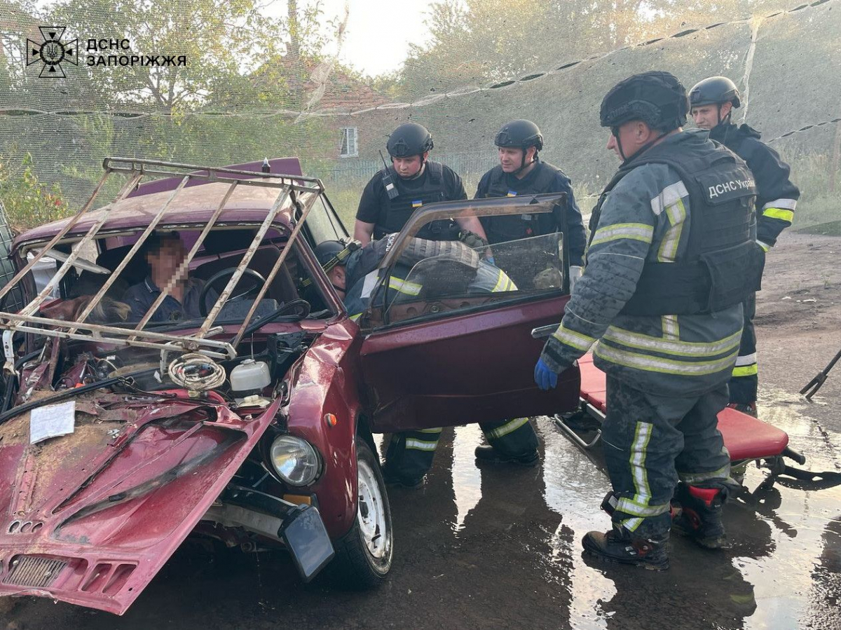 Водій не впорався з керуванням — на Запоріжжі ДТП забрало життя жінки (фото)