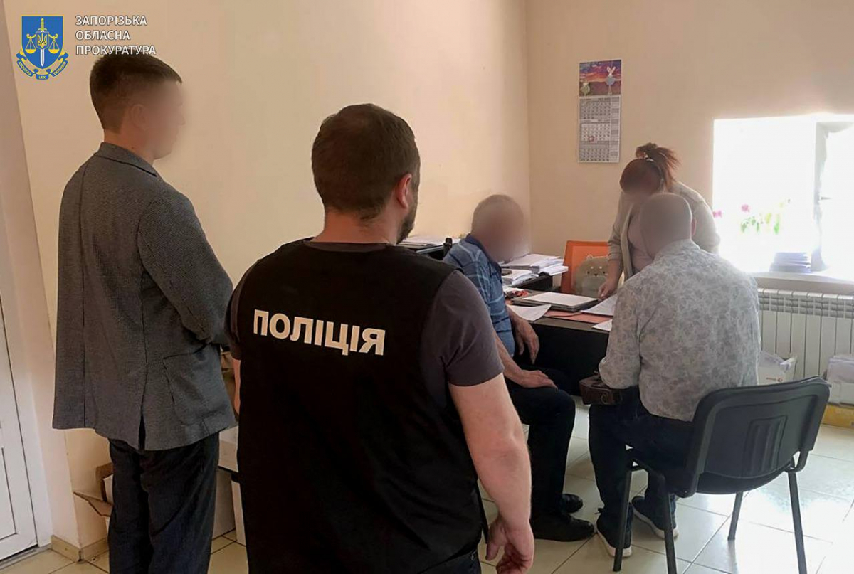 "Збагатились" на дровах - на Запоріжжі посадовці сільради підробили рішення сесії та уклали незаконний договір