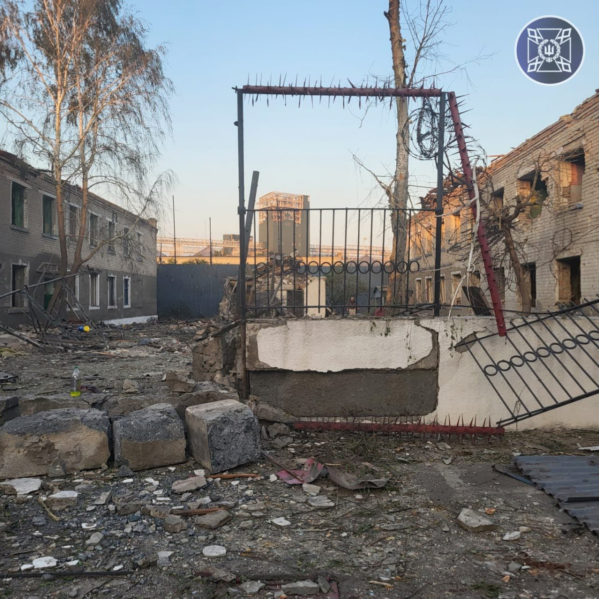 17 загиблих — росіяни вдарили чотирма авіабомбами по Біленьківській виправній колонії (фото, відео)