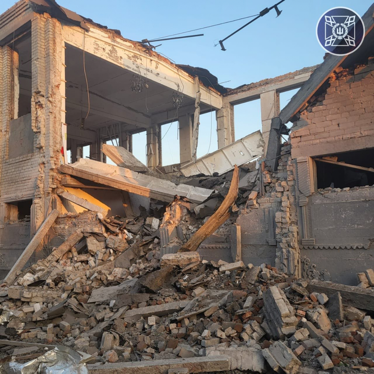 17 загиблих — росіяни вдарили чотирма авіабомбами по Біленьківській виправній колонії (фото, відео)