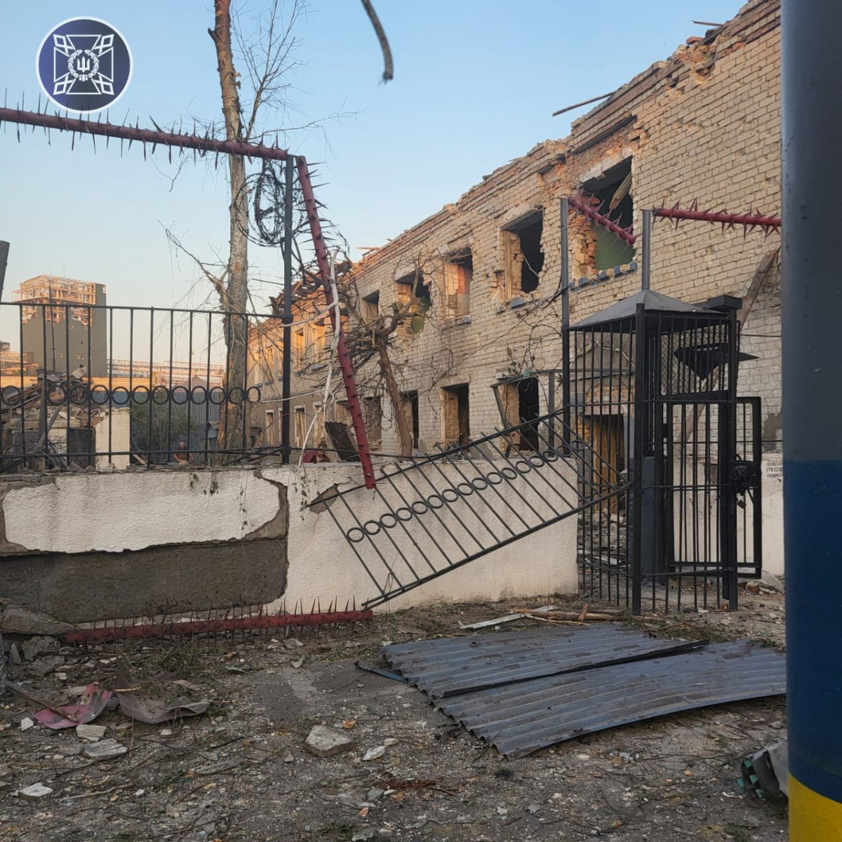 17 загиблих — росіяни вдарили чотирма авіабомбами по Біленьківській виправній колонії (фото, відео)
