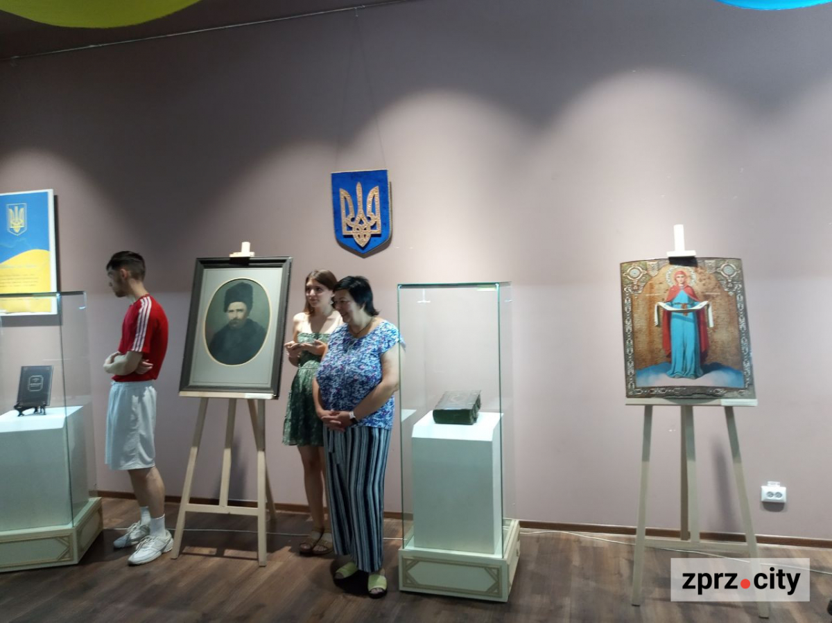 Артемівська сіль та пологівська кераміка - у запорізькому музеї показали символи України (фото)