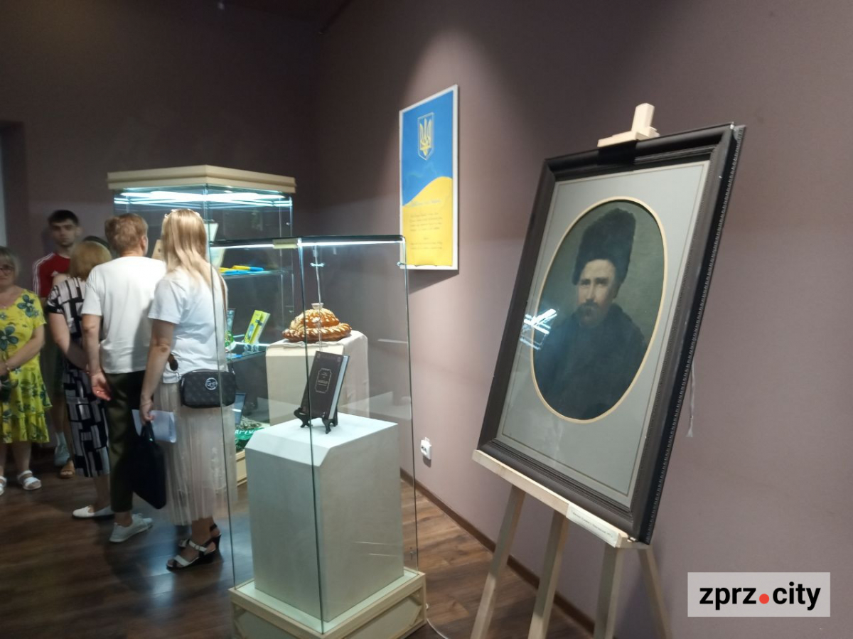 Артемівська сіль та пологівська кераміка - у запорізькому музеї показали символи України (фото)