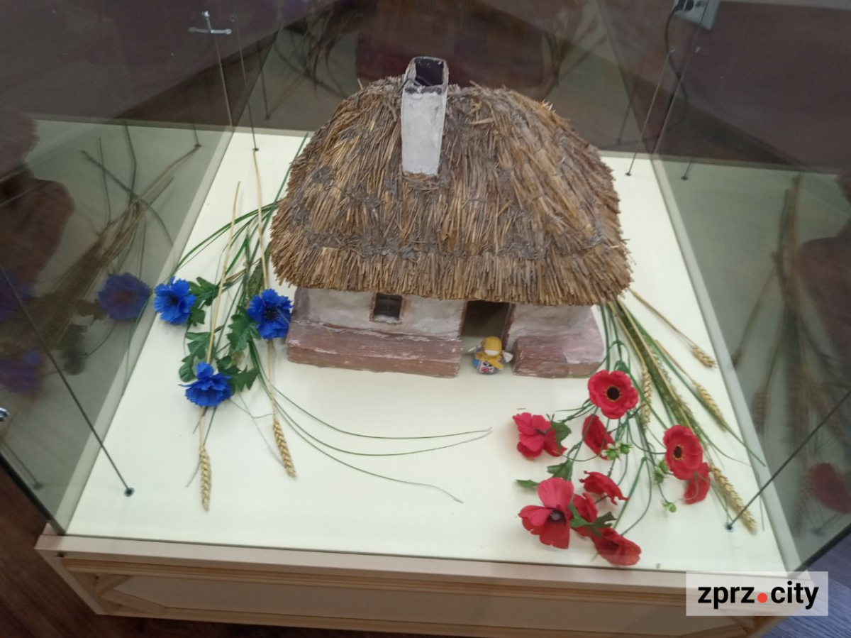 Артемівська сіль та пологівська кераміка - у запорізькому музеї показали символи України (фото)