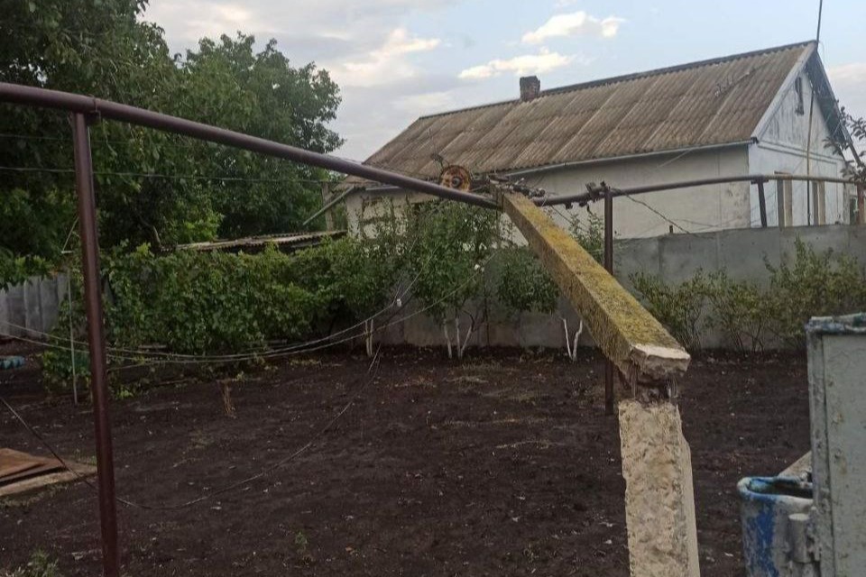 Буревій наробив лиха – мешканці двох сіл Запорізького району залишилися без газу та електрики (фото)