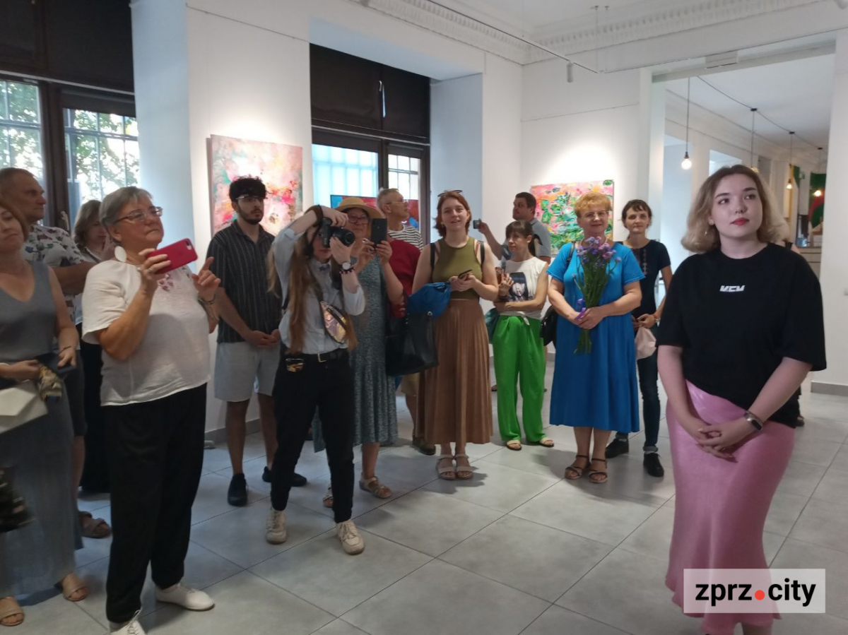 "Можна вийти з легких депресивних настроїв без антидепресантів" - художниця поділилась із запоріжцями власним досвідом і гарними емоціями (фото)