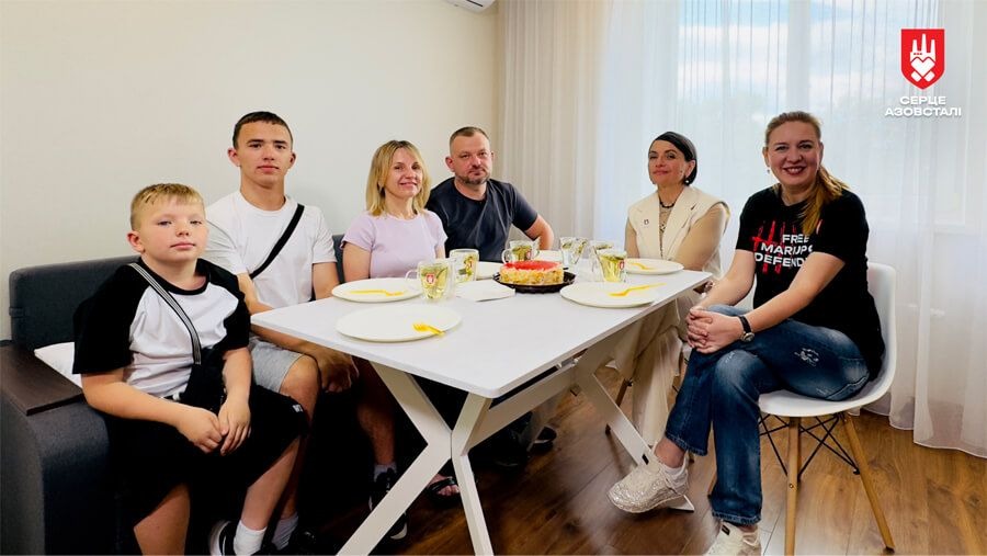 Оборонець Маріуполя Павло Щепка отримав власну квартиру від "Серця Азовсталі"