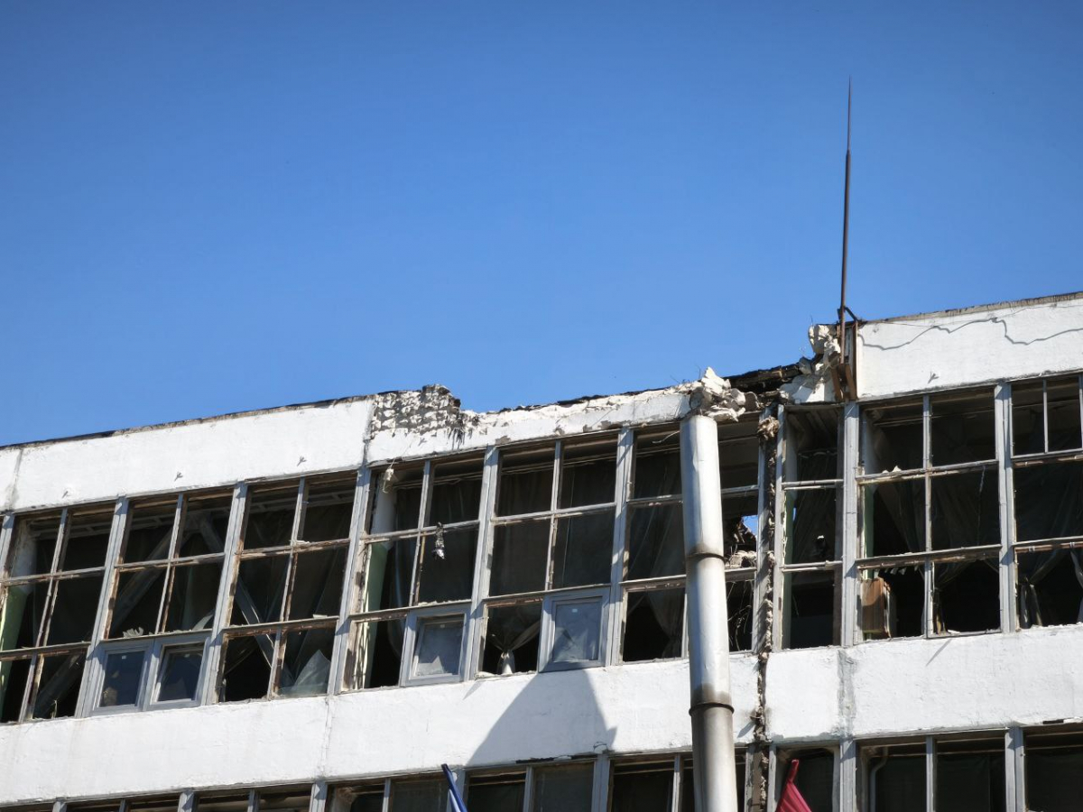 Обстріл забруднив землю – у Запоріжжі рахують збитки довкіллю після удару по Комунарському району (фото)