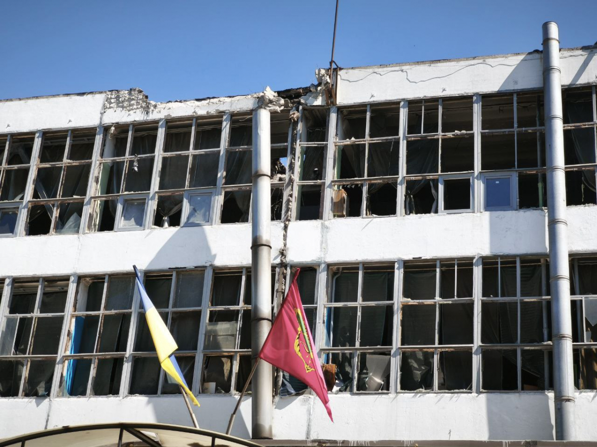 Обстріл забруднив землю – у Запоріжжі рахують збитки довкіллю після удару по Комунарському району (фото)
