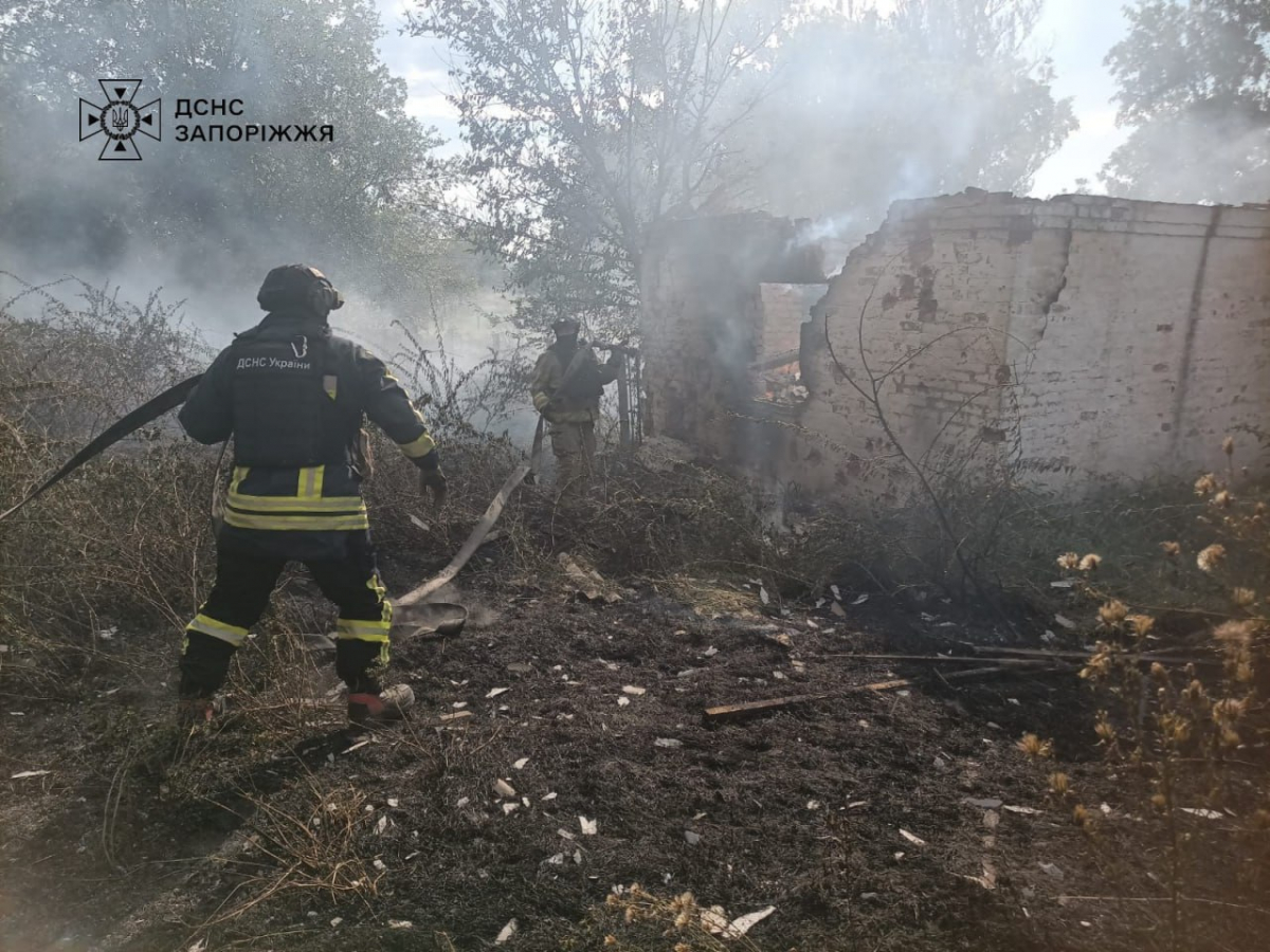 Обстріли спричинили масштабні пожежі — вогонь знищив поле ячменю під Запоріжжям (фото, відео)