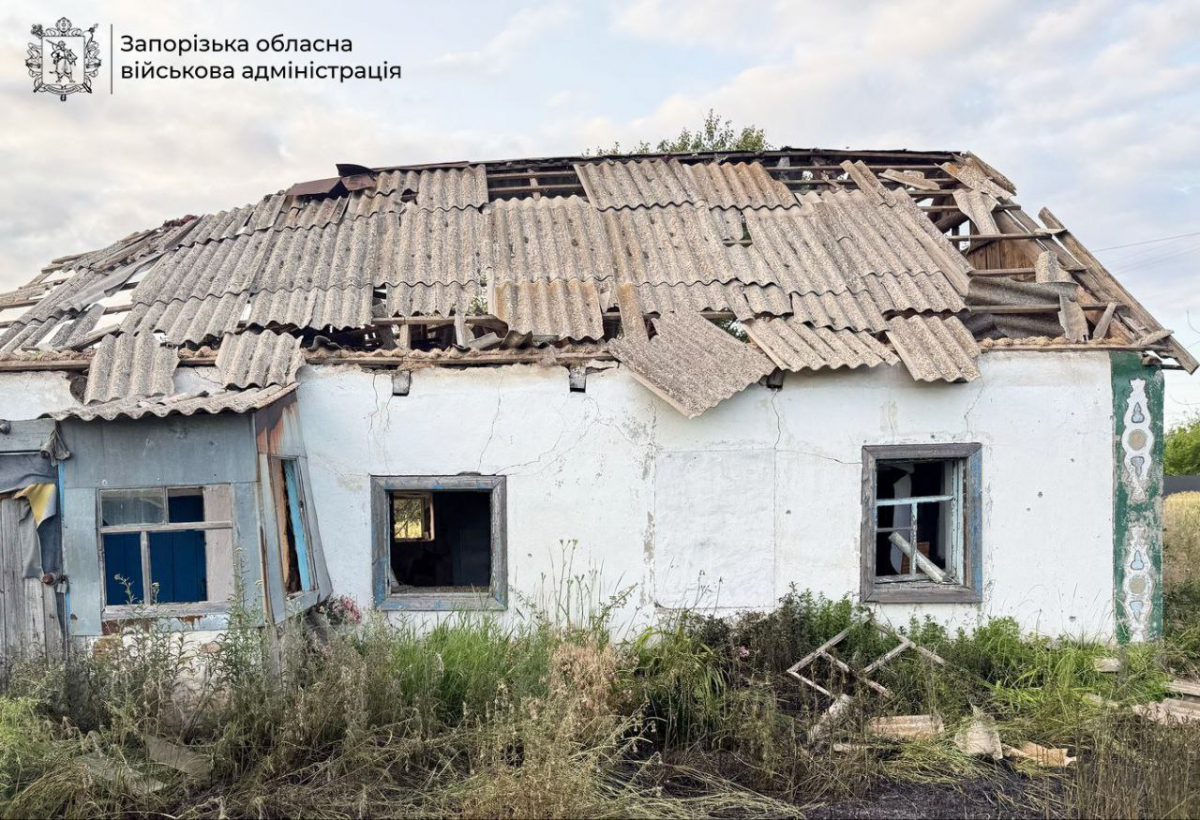 Окупанти вдарили по житлових будинках - на Запоріжжі внаслідок артобстрілу отримала серйозні поранення літня жінка