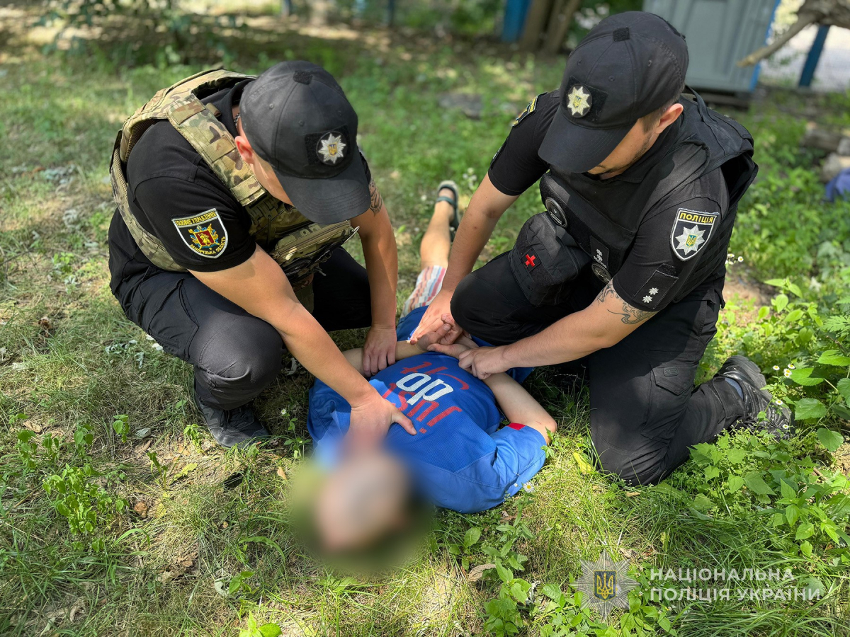 Пограбував пенсіонера у під’їзді – у Запоріжжі затримали чоловіка (фото)