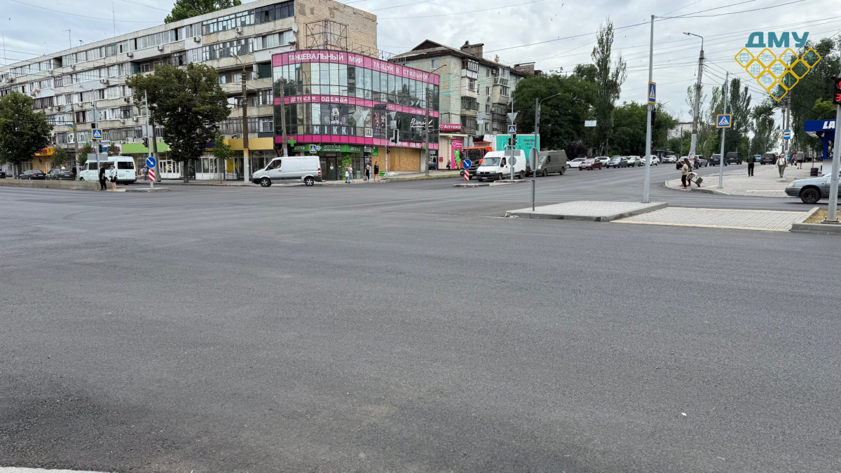 Працювали вночі – у Запоріжжі відремонтували дорогу на важливому перехресті (фото)