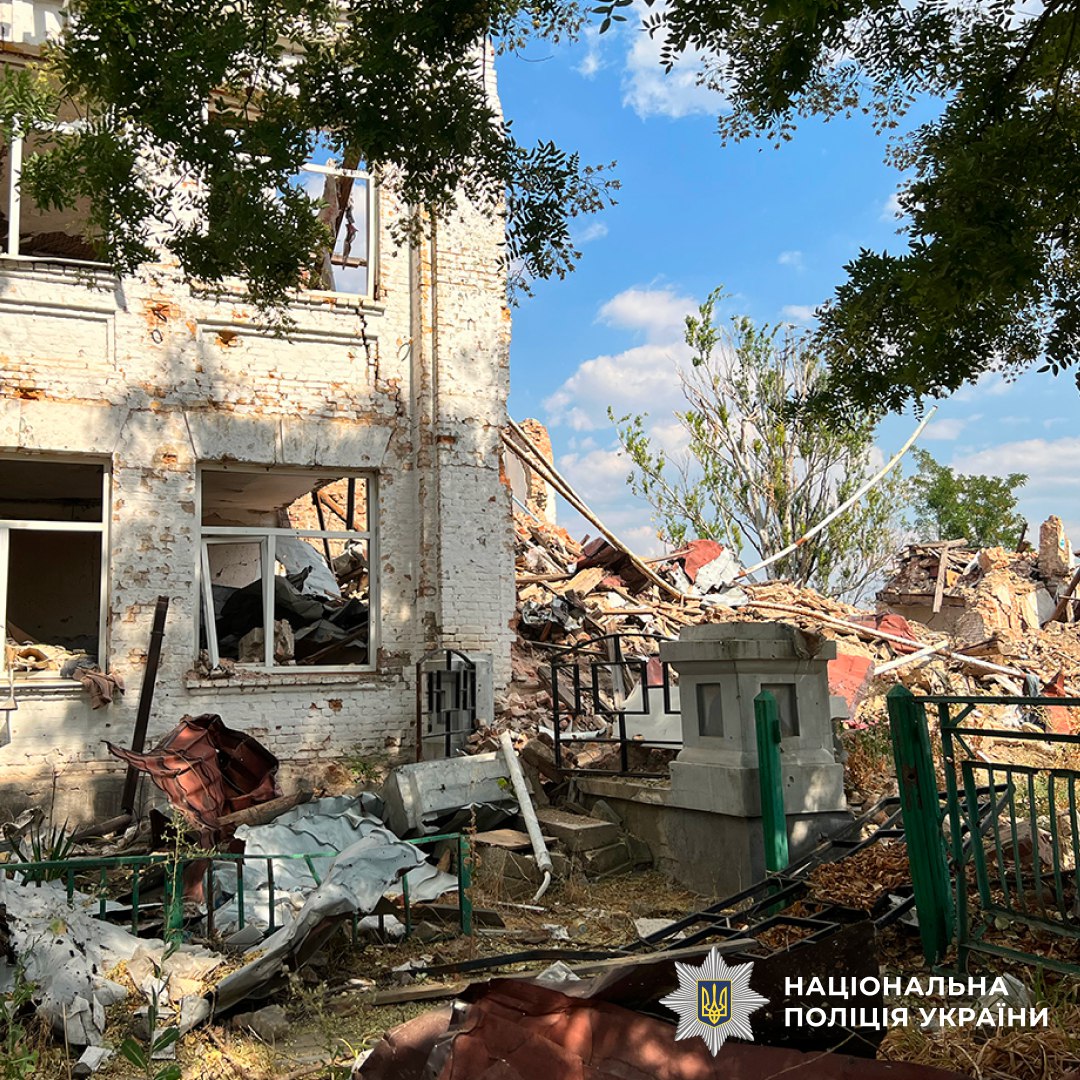 Росіяни завдали понад 400 ударів - у Пологівському районі Запорізької області постраждали троє людей (фото) 