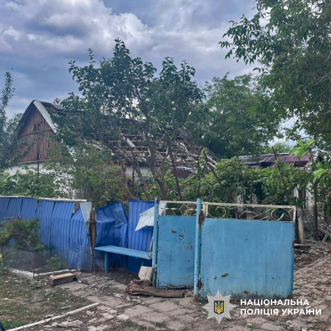 Росіяни завдали понад 400 ударів - у Пологівському районі Запорізької області постраждали троє людей (фото) 