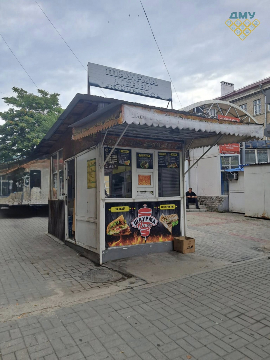 Шашлики та бургери - в центрі Запоріжжя знесли нелегальний МАФ (фото)