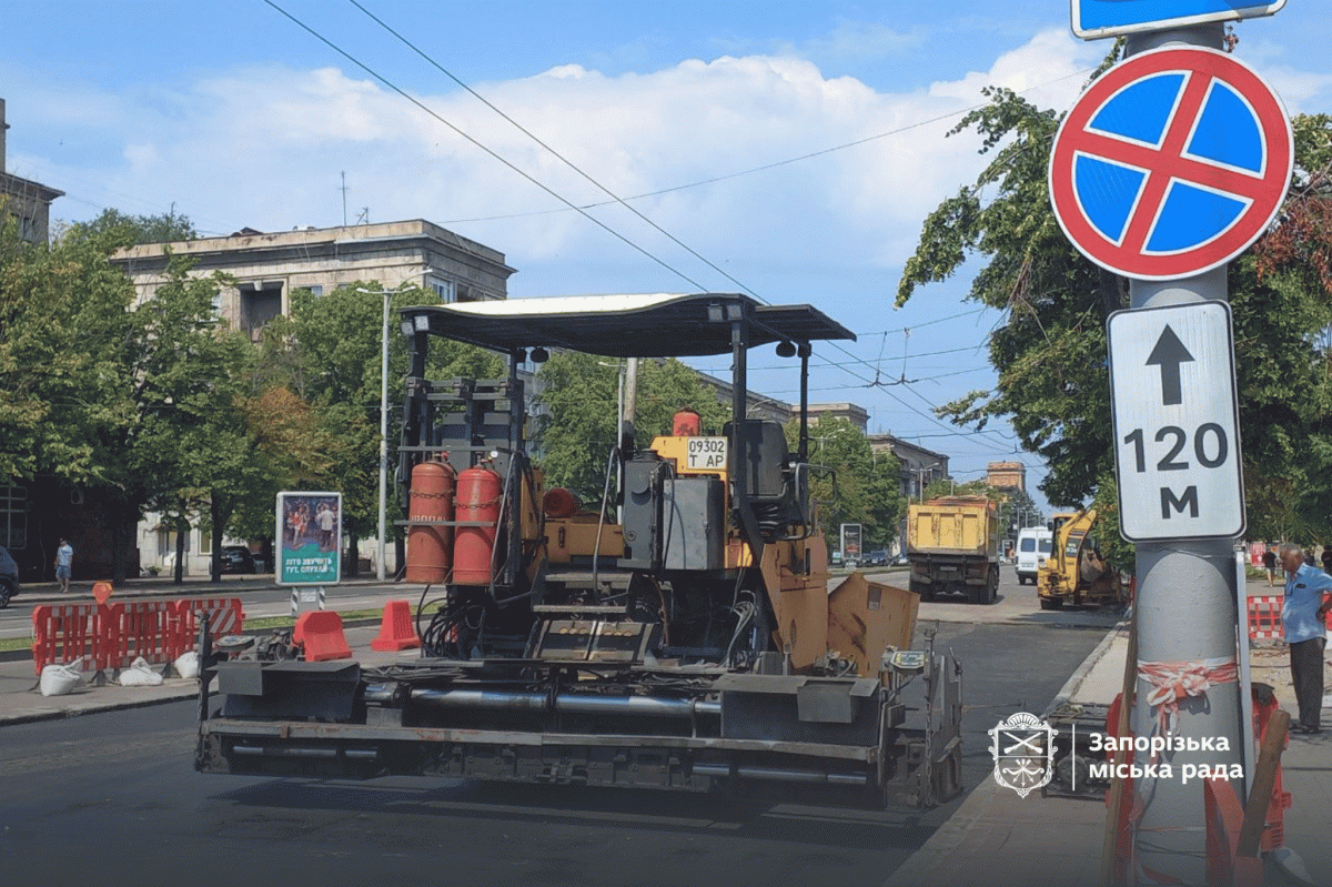 Таємнича знахідка вплинула на строки - у Запоріжжі два тижні ремонтували комунікації, які постраждали внаслідок обстрілу (фото)