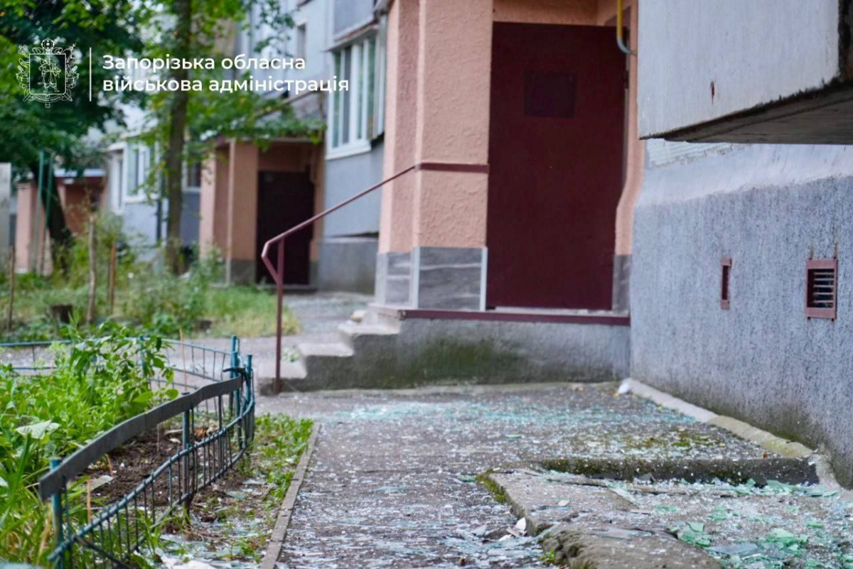 Три жінки постраждали — ворог масовано вдарив по Запорізькій області дронами та "градами" (фото)