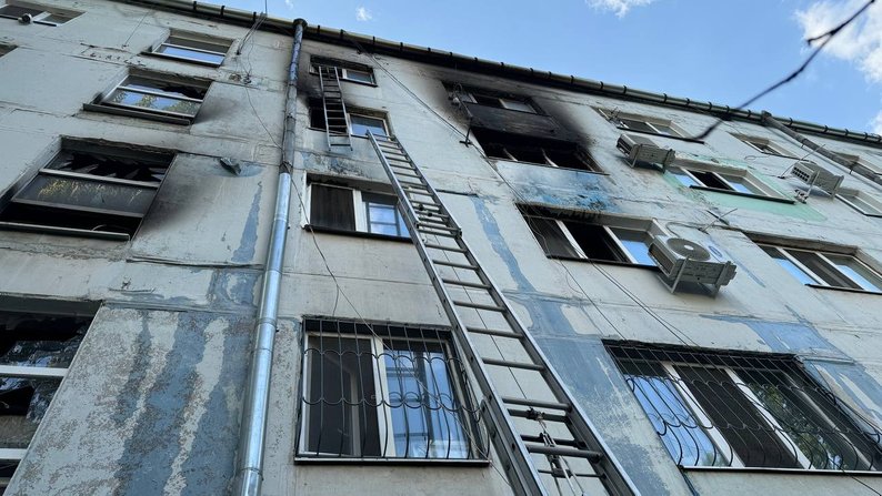 У Запоріжжі сталася масштабна пожежа у багатоповерхівці – що наразі відомо