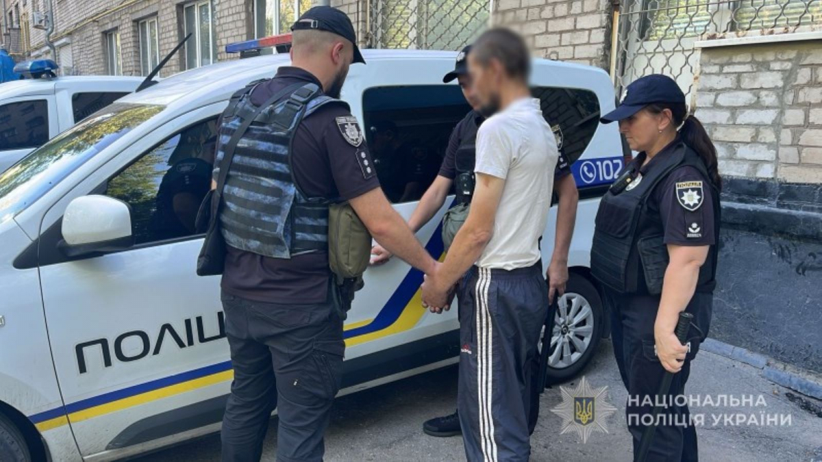 Вирвав у людини телефон і втік - як у Запоріжжі знайшли грабіжника