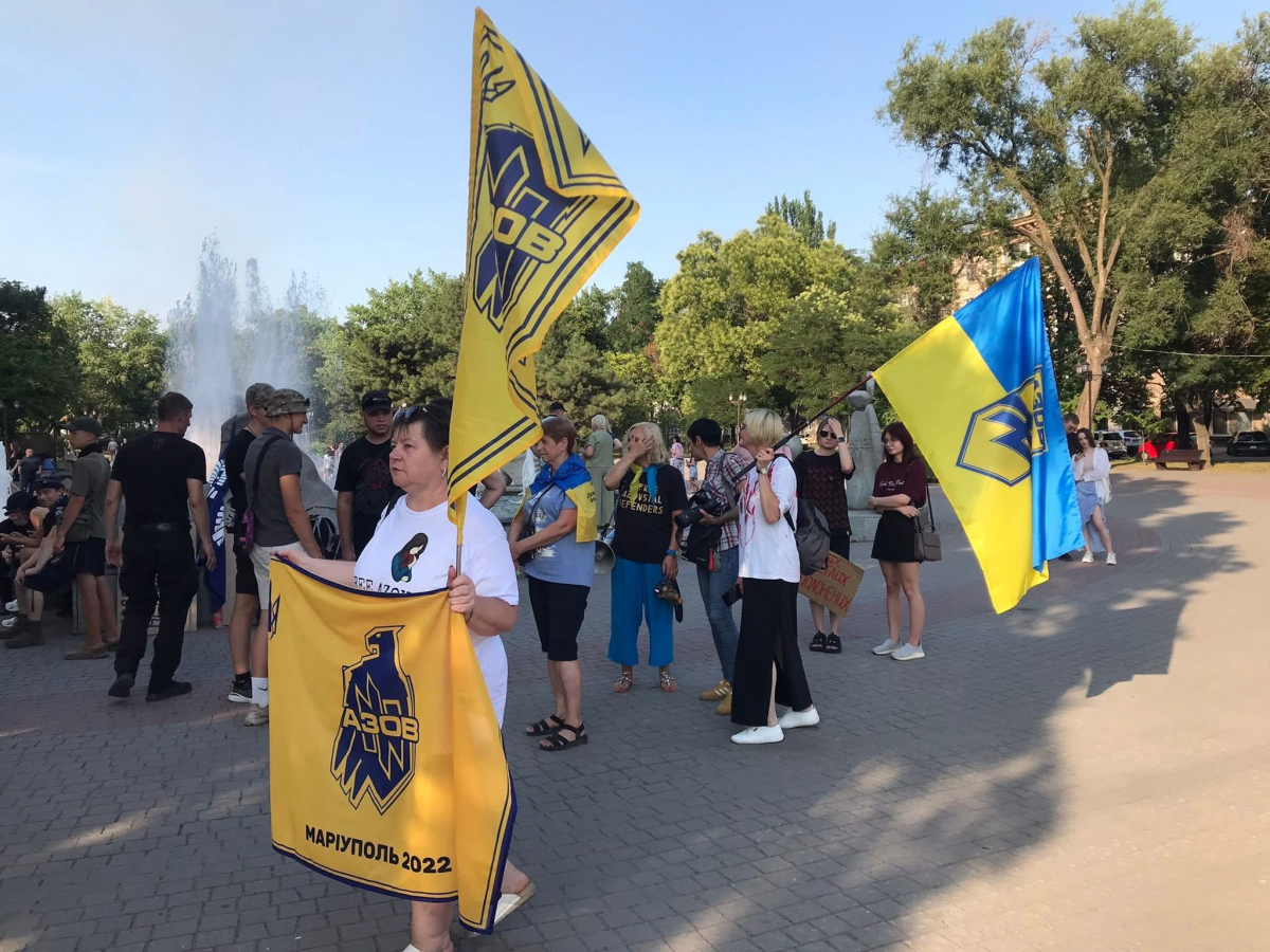 Вижив у пеклі Оленівки і повернувся на фронт - у Запоріжжі до вечора вшанування Героїв доєднався звільнений "азовець" (фото)