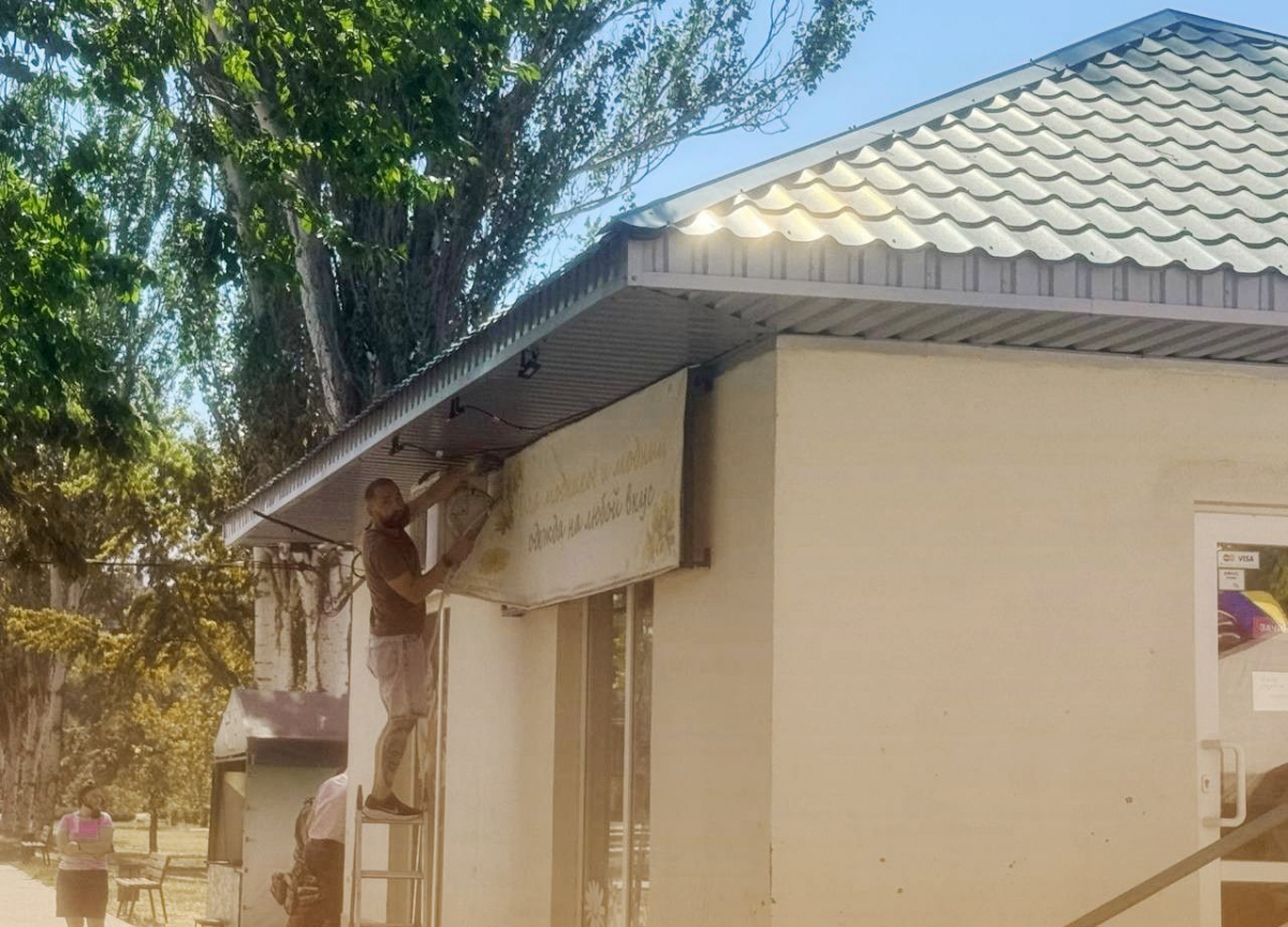 З сотень залишилось 15 — в Хортицькому районі Запоріжжя активно прибирають російськомовні вивіски