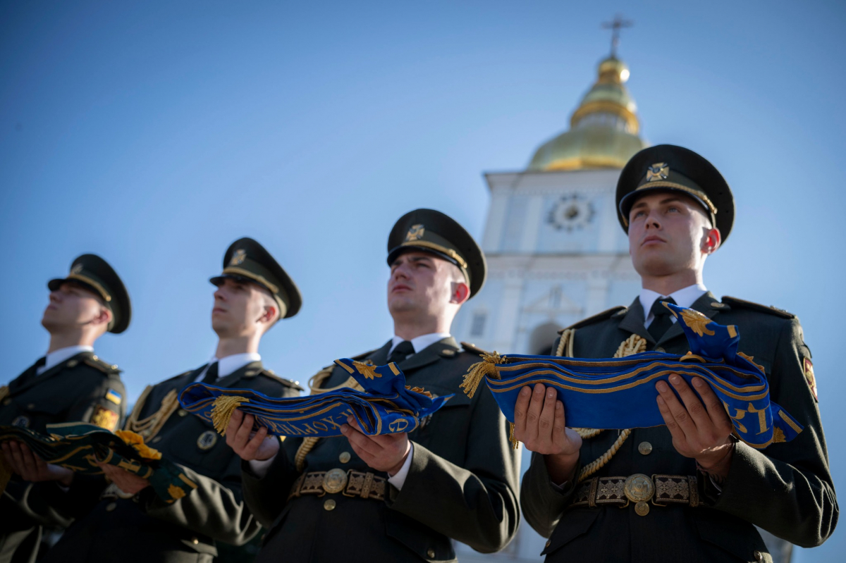 Запорізька бригада ТрО отримала почесне найменування та стрічку до бойового прапора (фото)