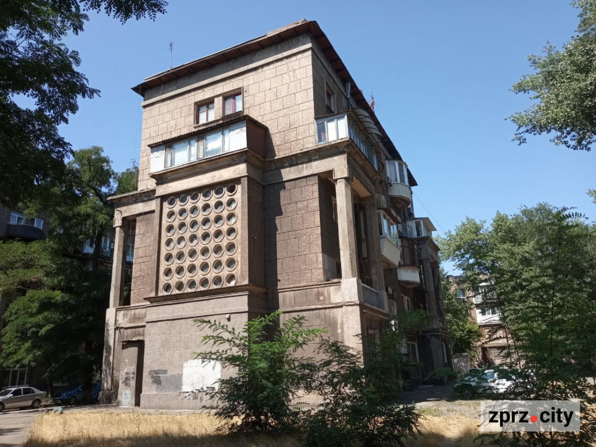 Архітектура, як у древньому світі, та інстаграмне місце - у Шостому селищі Запоріжжя можна побачити незвичайні будинки (фото)