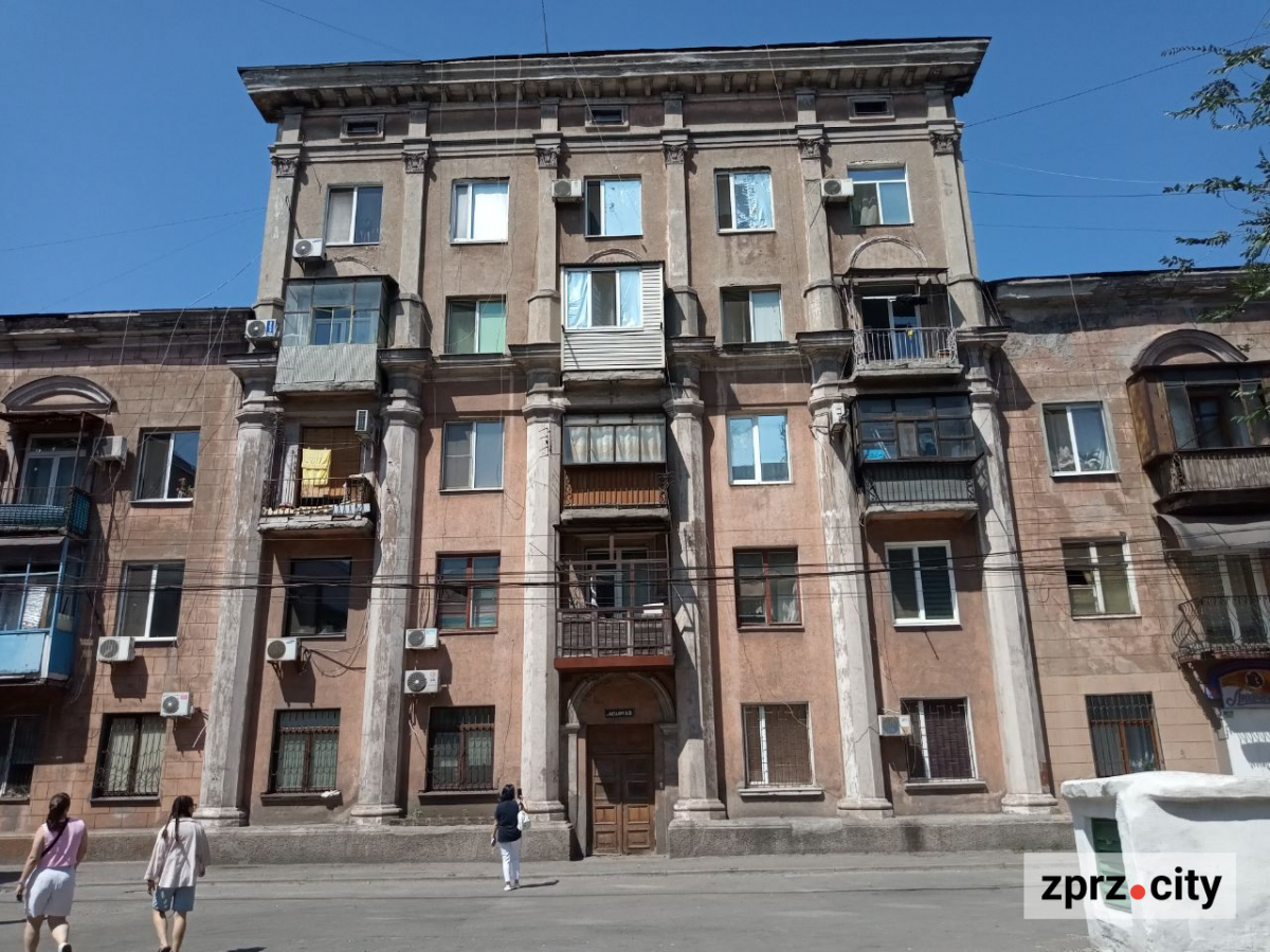 Архітектура, як у древньому світі, та інстаграмне місце - у Шостому селищі Запоріжжя можна побачити незвичайні будинки (фото)