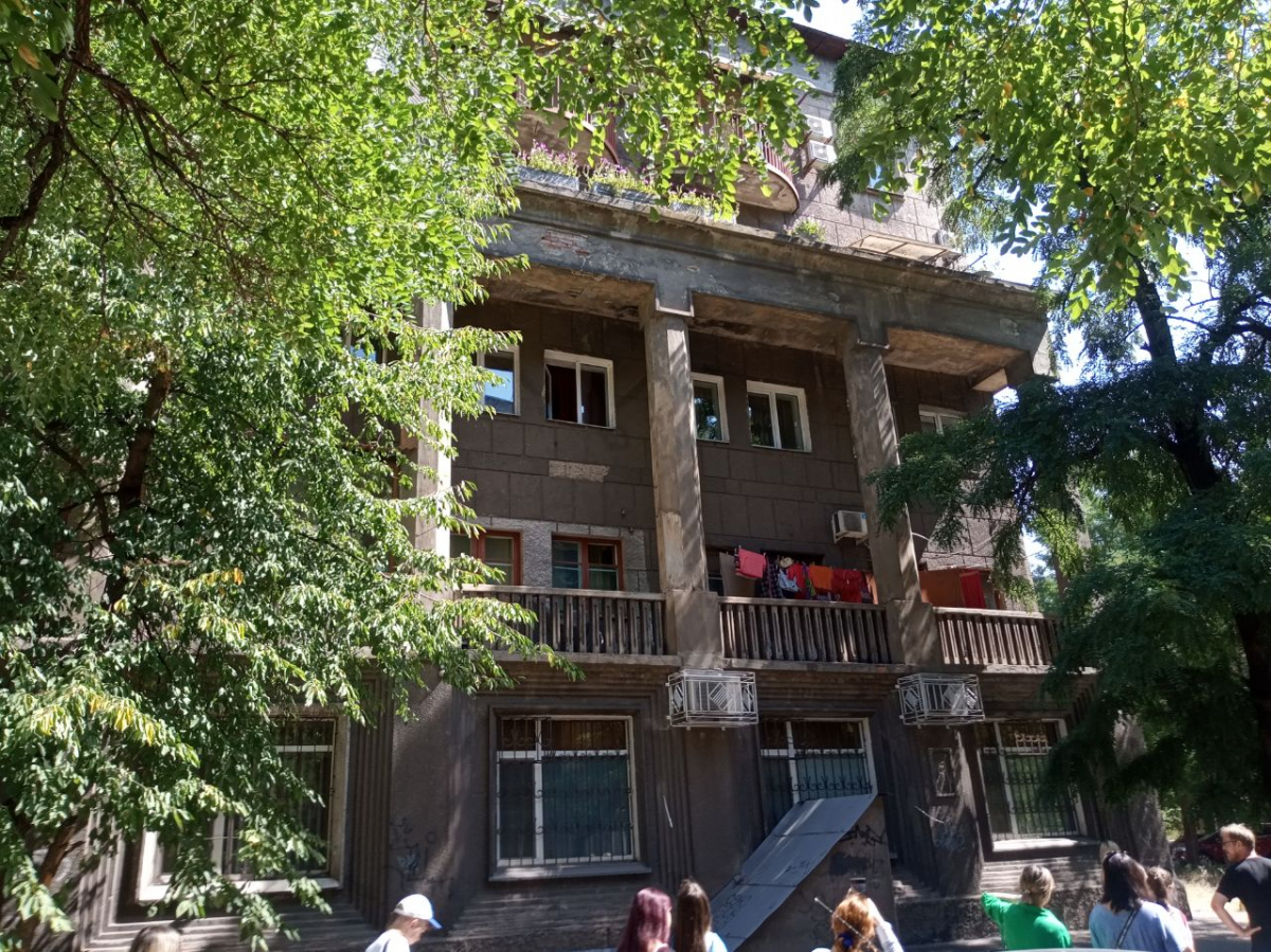 Архітектура, як у древньому світі, та інстаграмне місце - у Шостому селищі Запоріжжя можна побачити незвичайні будинки (фото)