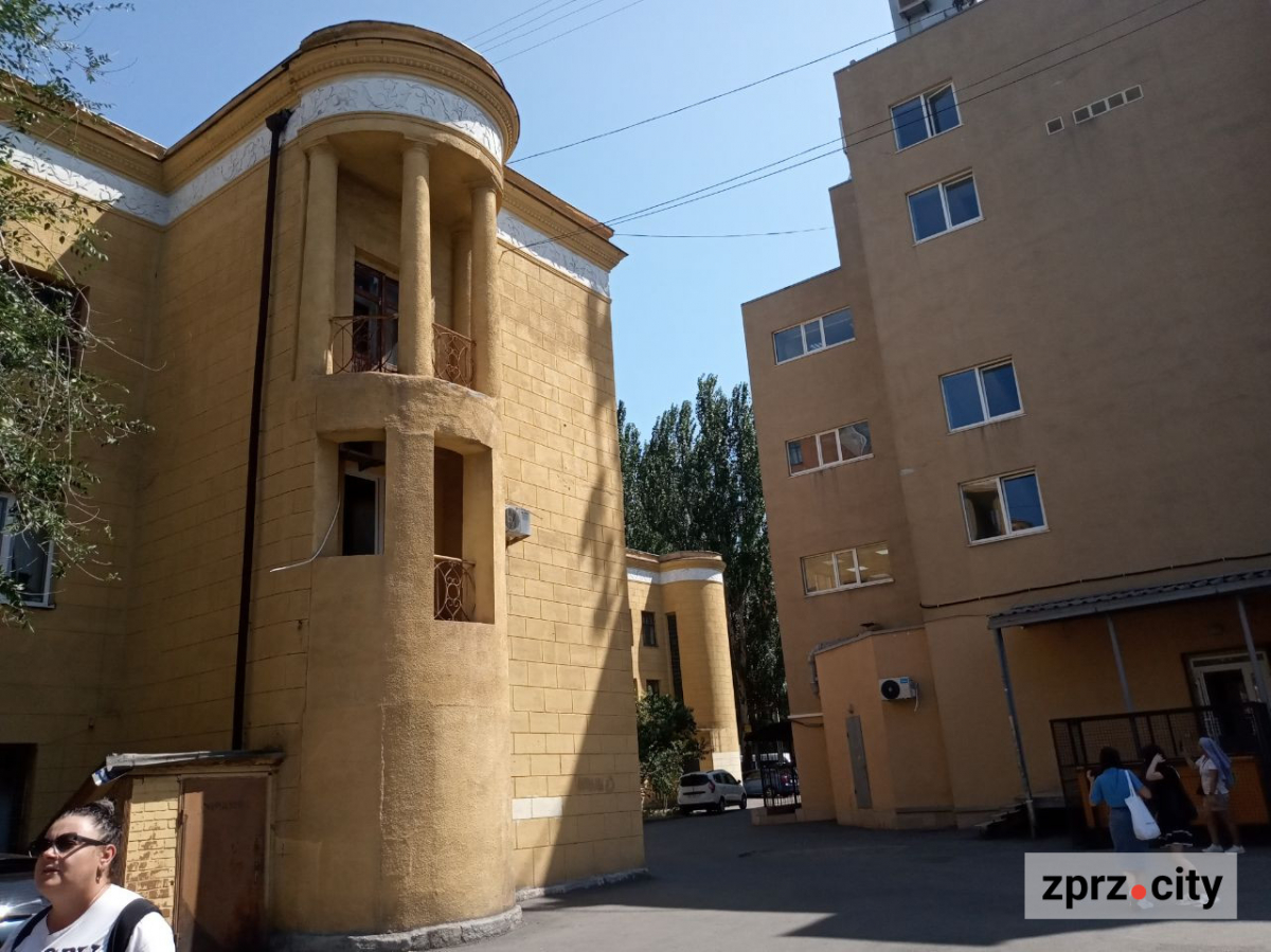 Архітектура, як у древньому світі, та інстаграмне місце - у Шостому селищі Запоріжжя можна побачити незвичайні будинки (фото)