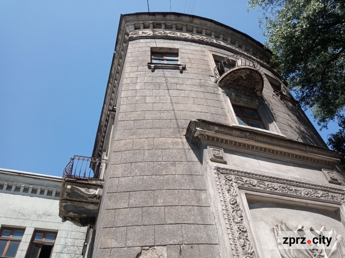 Архітектура, як у древньому світі, та інстаграмне місце - у Шостому селищі Запоріжжя можна побачити незвичайні будинки (фото)