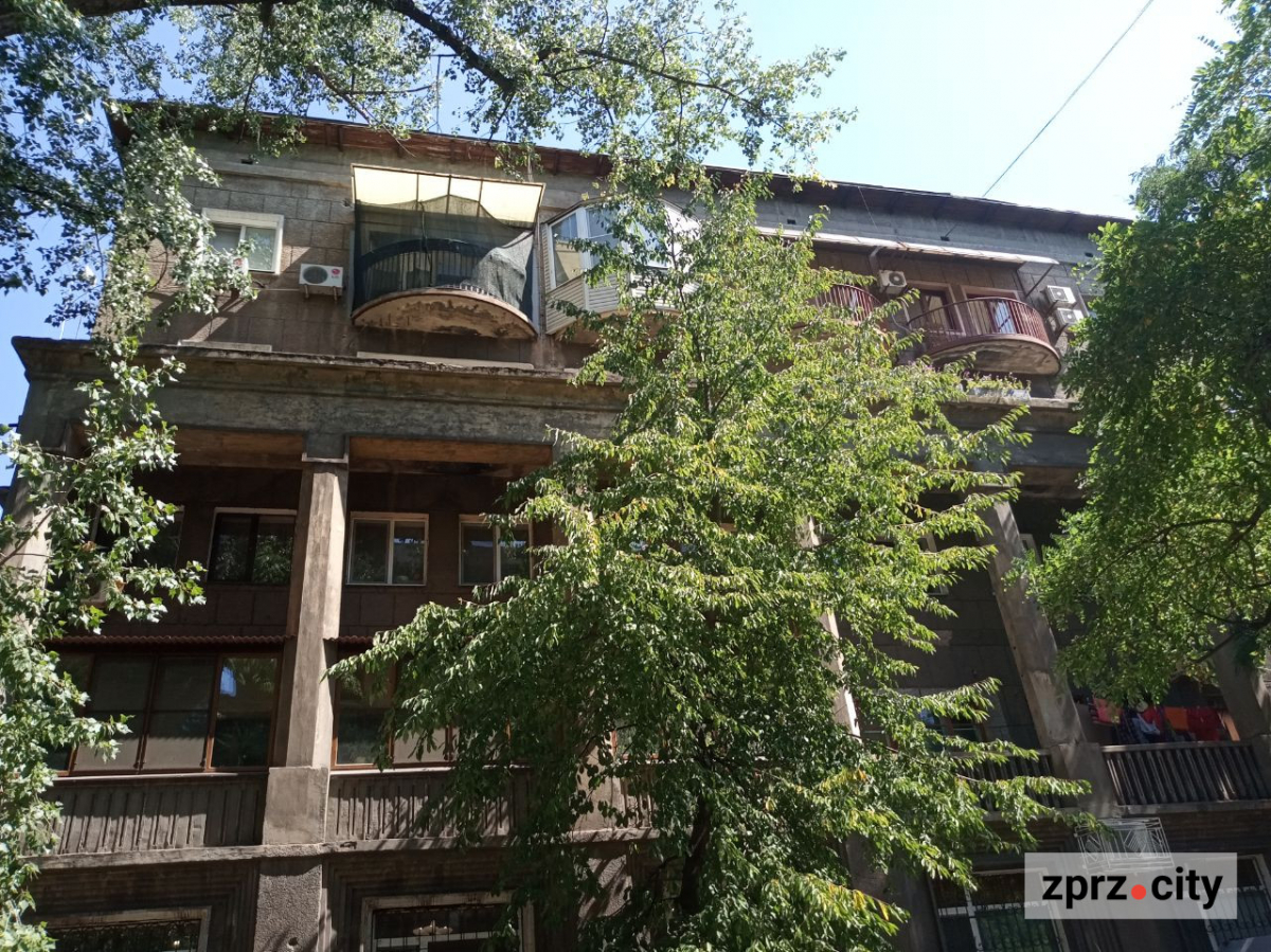 Архітектура, як у древньому світі, та інстаграмне місце - у Шостому селищі Запоріжжя можна побачити незвичайні будинки (фото)