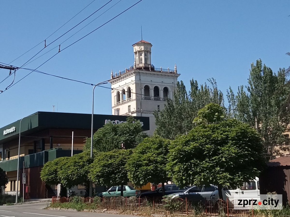 Архітектура, як у древньому світі, та інстаграмне місце - у Шостому селищі Запоріжжя можна побачити незвичайні будинки (фото)