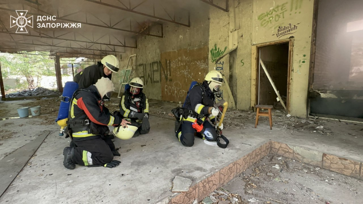 Горіло сміття в підвалі - у Запоріжжі сталася пожежа у покинутій будівлі (фото)