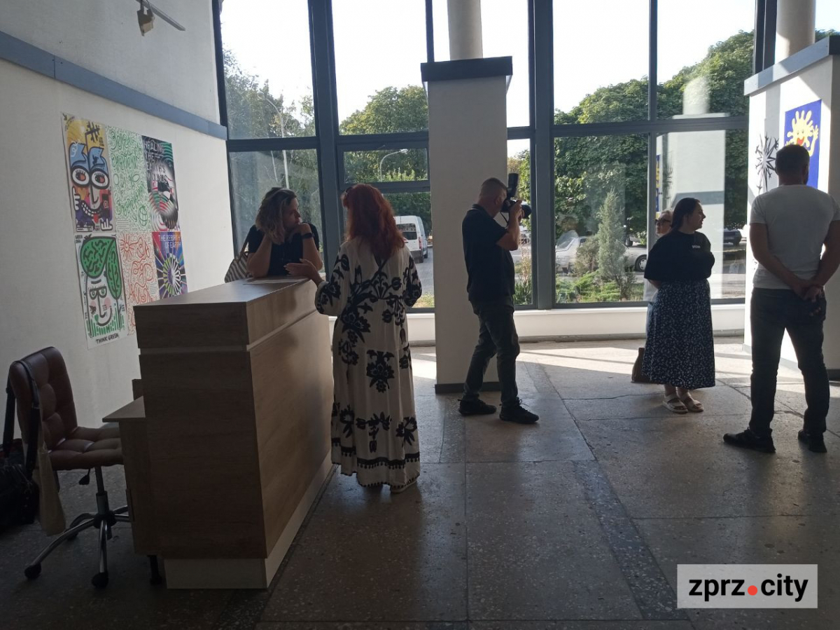 На місці Виставкової зали Спілки художників у Запоріжжі відкрили муніципальну галерею - фото